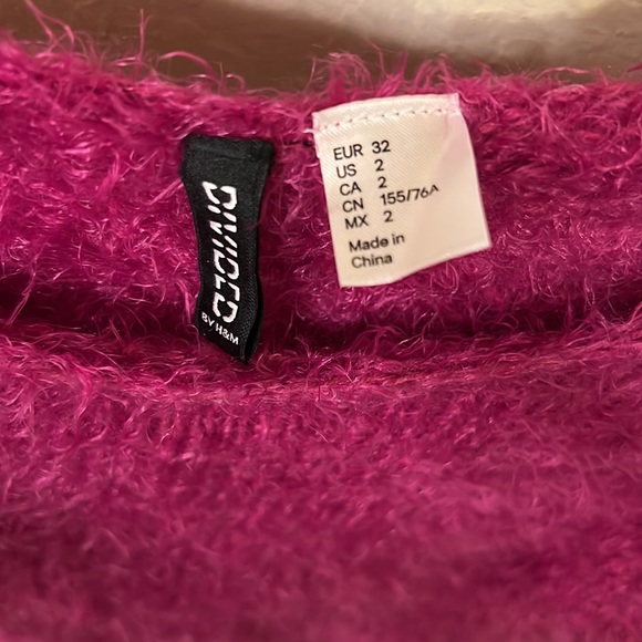 H&M magenta pink fuzzy sweater. Women’s US size 2 - Picture 4 of 10